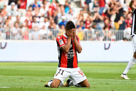 Kaiyun Sports-法甲倒计时，法兰克福窗口期强势反弹，细节引发关注，媒体盛赞，阵容厚度经受考验(法甲最新战况)