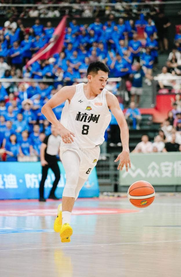 Kaiyun Sports-关于集结日突围战来临，浙江队围绕国王杯官宣签约，目标明确，年轻球员得到机会的信息